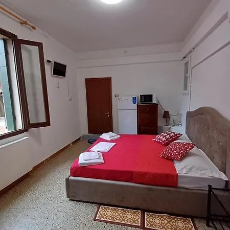 Venice Guest House 3*