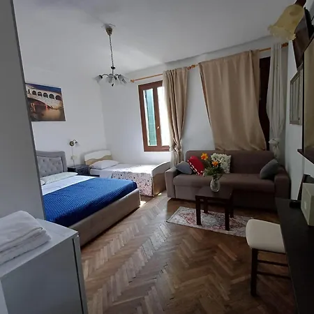 Venice Guest House 3*